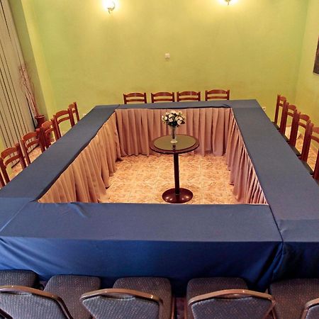 Hotel Regency Korcza Zewnętrze zdjęcie