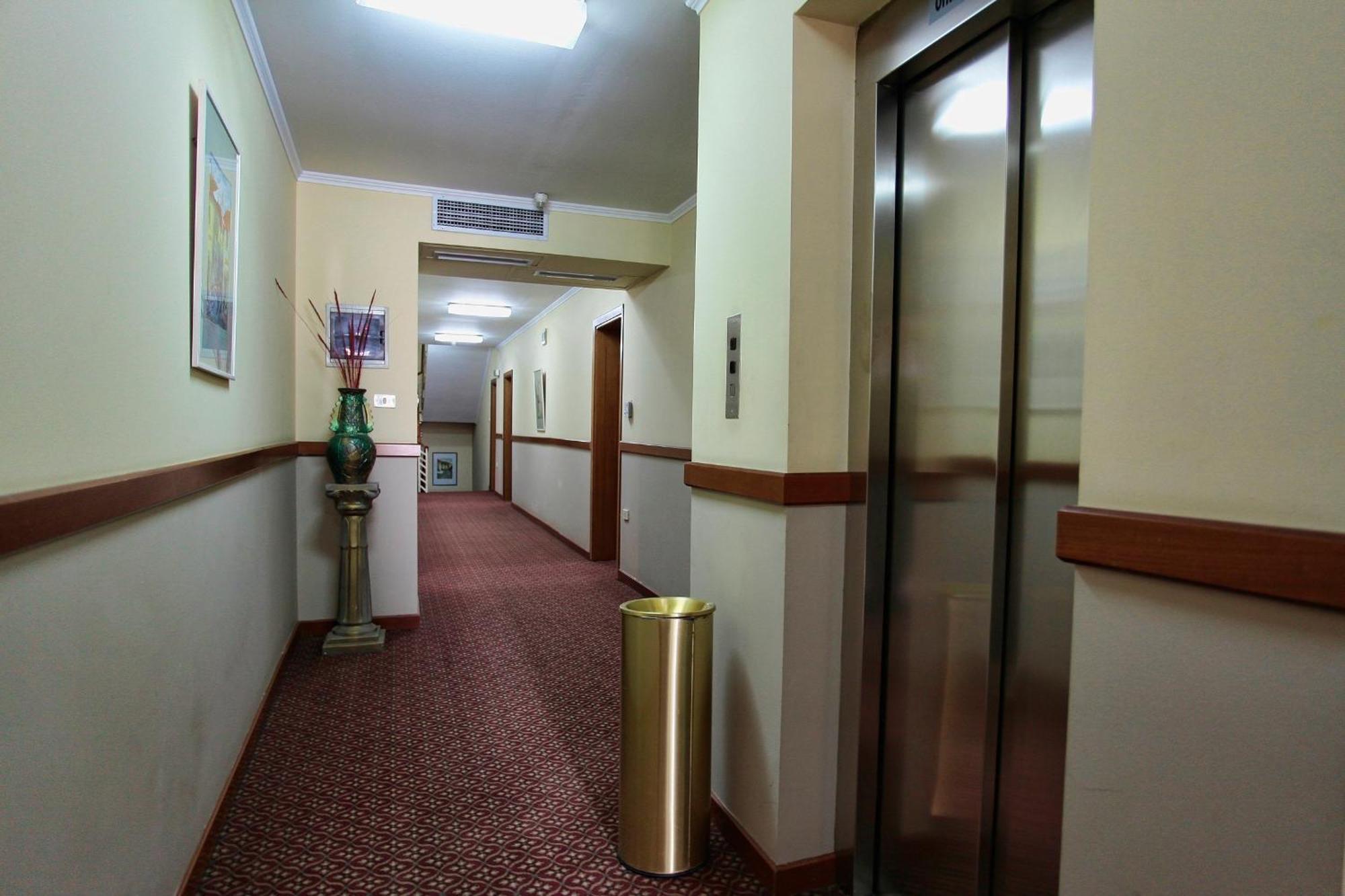 Hotel Regency Korcza Zewnętrze zdjęcie