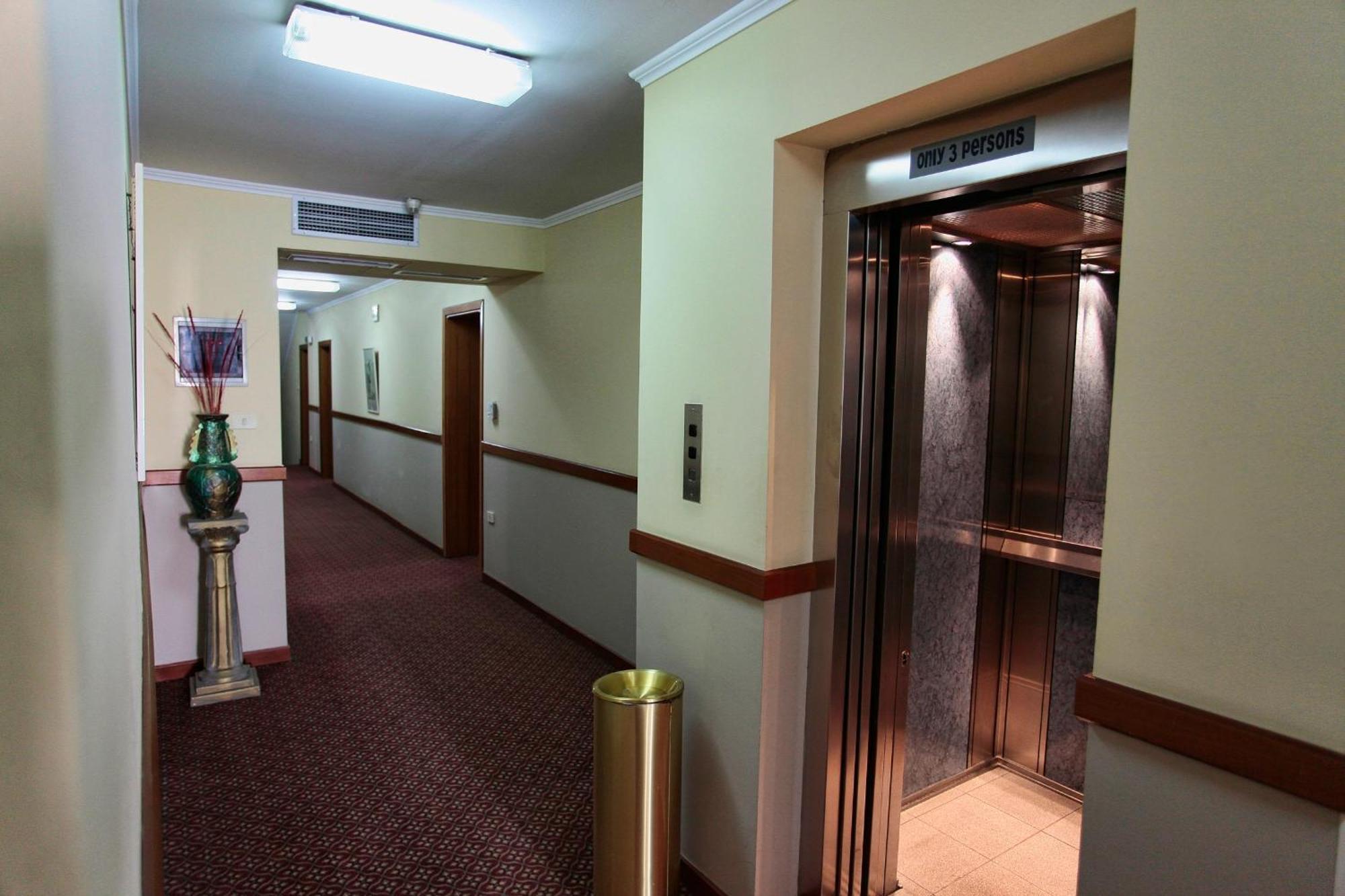 Hotel Regency Korcza Zewnętrze zdjęcie
