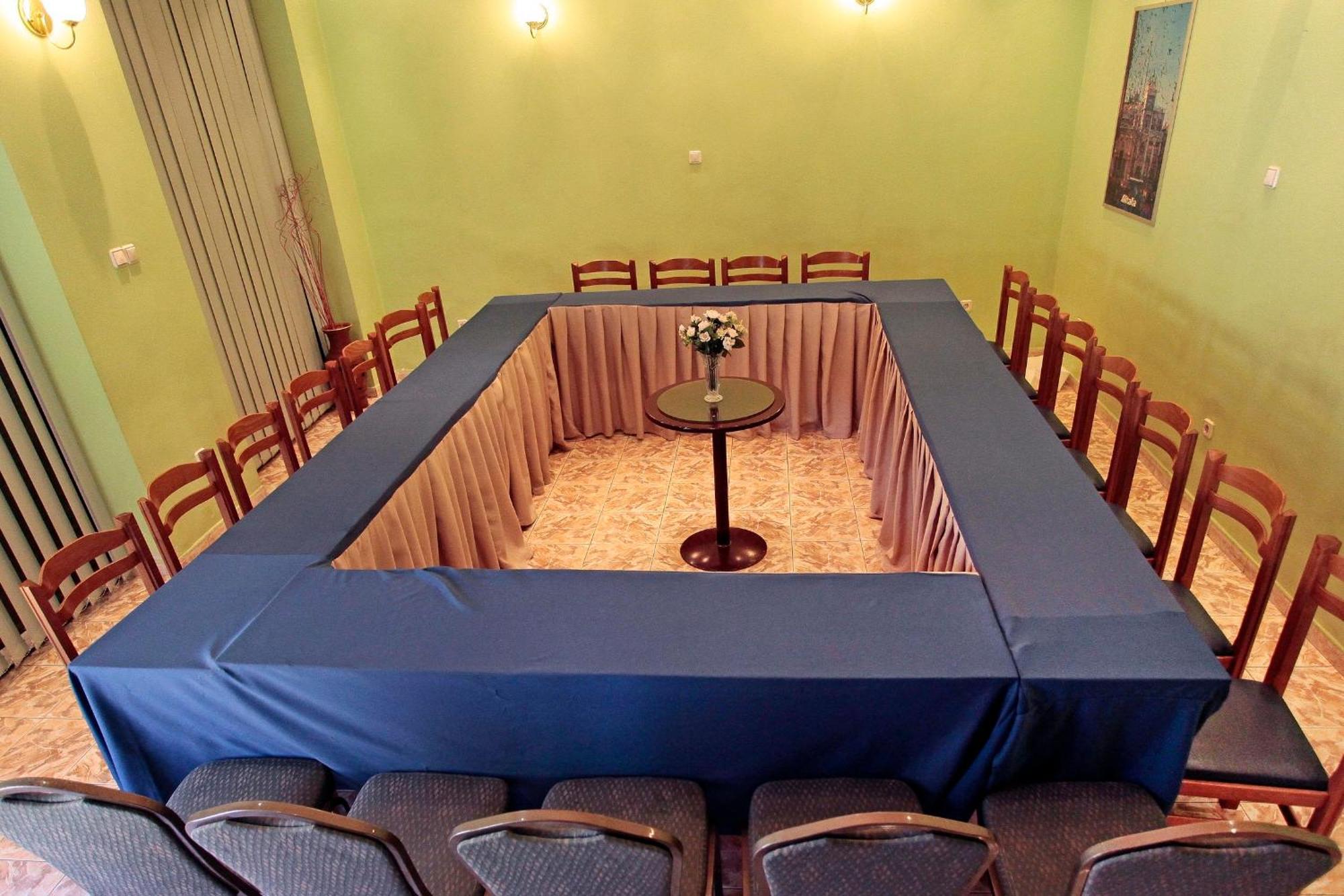 Hotel Regency Korcza Zewnętrze zdjęcie