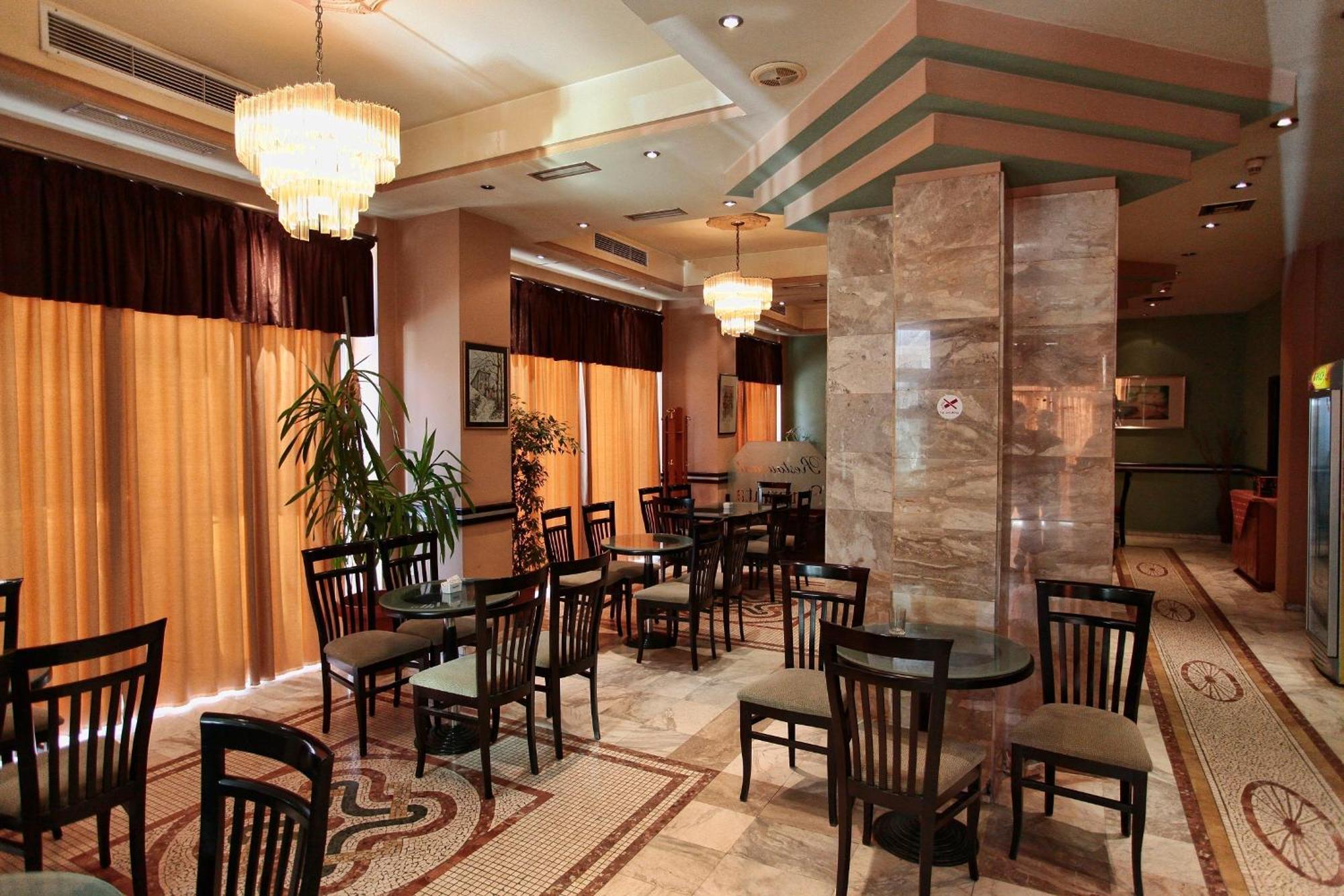 Hotel Regency Korcza Zewnętrze zdjęcie
