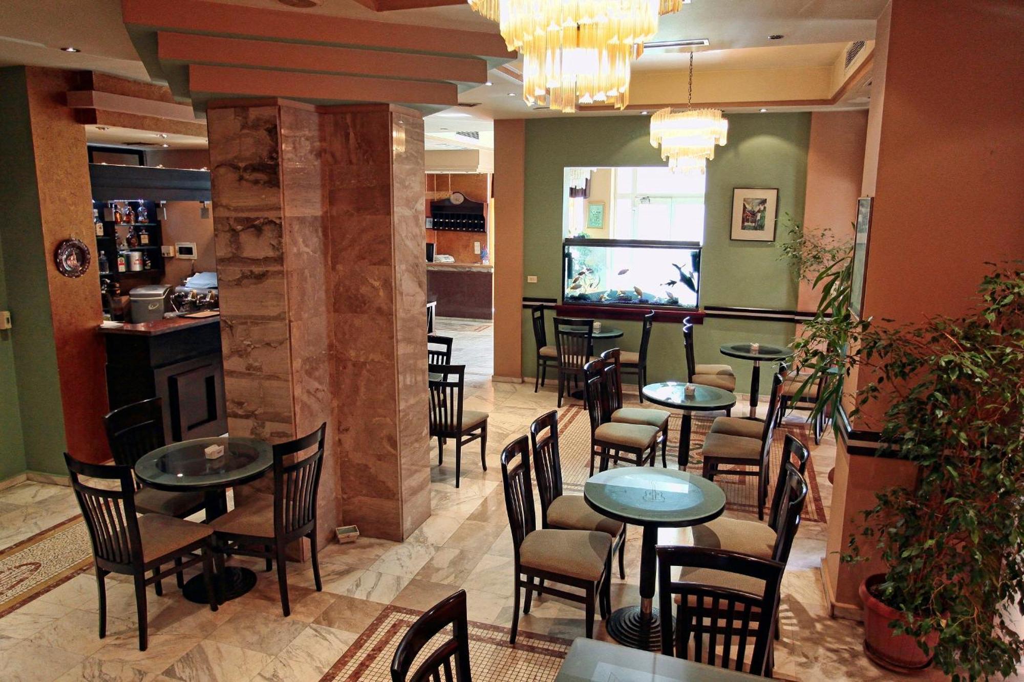 Hotel Regency Korcza Zewnętrze zdjęcie