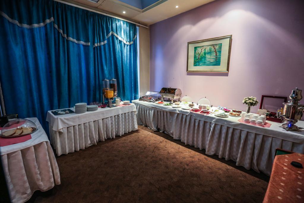 Hotel Regency Korcza Zewnętrze zdjęcie