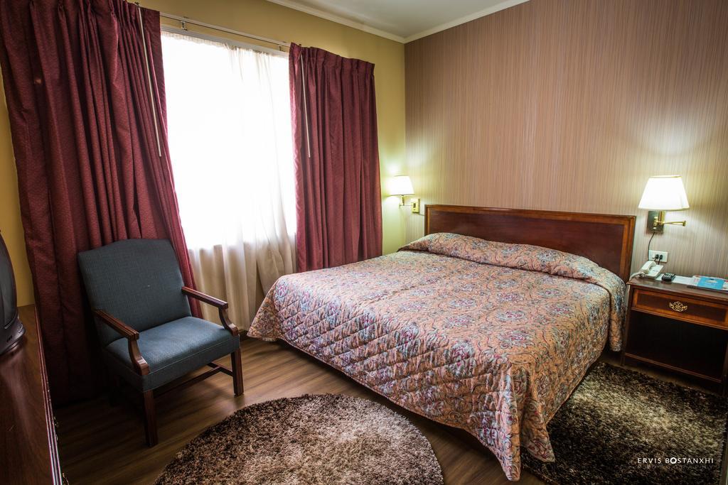 Hotel Regency Korcza Zewnętrze zdjęcie