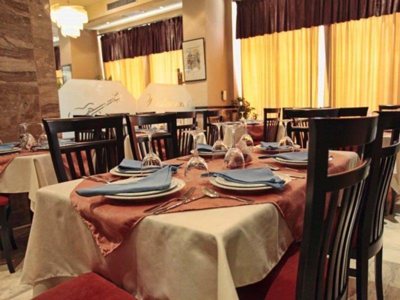 Hotel Regency Korcza Zewnętrze zdjęcie