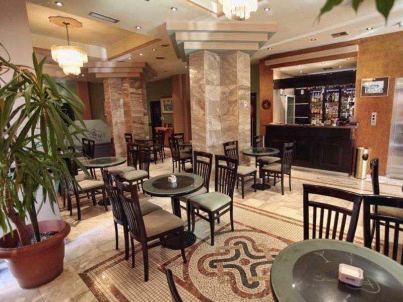 Hotel Regency Korcza Zewnętrze zdjęcie